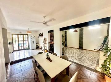 Casa · 120m² · 4 Ambientes · 1 Cochera · Se Vende Casa en Jardines de La Costa I