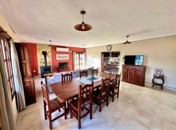 Casa · 150m² · 7 Ambientes · 2 Cocheras · Se Vende Impecable Casa en Jardines de La Costa II