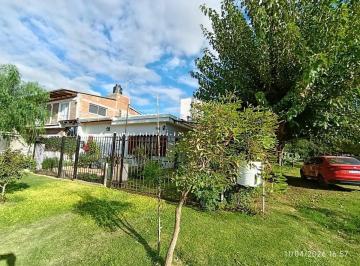 Casa · 215m² · 8 Ambientes · 1 Cochera · Venta Complejo Casa y 2 Duplex Jesus Maria Cordoba