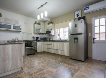 Casa · 150m² · 4 Ambientes · 1 Cochera · Venta Casa 4 Amb. Patio Villa Lugano Apto Credito!
