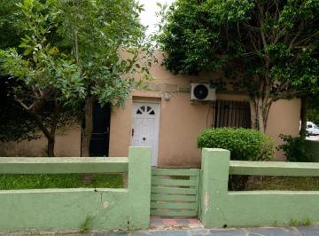 Casa · 152m² · 3 Ambientes · 1 Cochera · Casa 3 Dorm. Apta Banco C/ Cochera y Patio