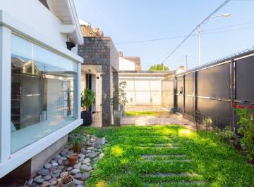 Casa · 160m² · 4 Ambientes · 1 Cochera · Venta de Casa 4 Ambientes - Castelar Norte