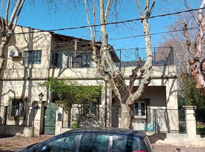 Casa · 253m² · 6 Ambientes · 1 Cochera