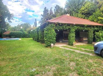 Quinta vacacional · 80m² · 2 Dormitorios · 2 Cocheras · Venta Casaquinta Pileta Buena Zona de Moreno