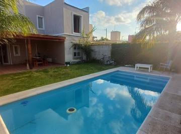 Casa · 159m² · 6 Ambientes · 2 Cocheras · Venta Casa 3 Dorm. con Pileta Sta Isabel Cba