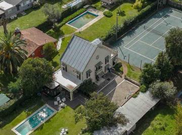 Casa · 270m² · 8 Ambientes · 4 Cocheras · Casa en Venta en Benavidez, Tigre
