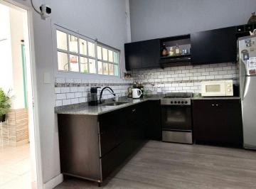 PH · 84m² · 2 Ambientes · 2 Cocheras · PH 2amb. Garage. Patio. Apto Credito! Excelente!