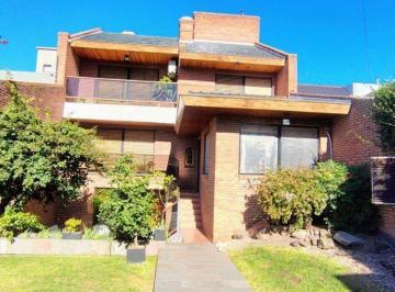 Casa · 286m² · 5 Ambientes · 2 Cocheras · Casa Villa Devoto 6 Ambientes Quincho y 2 Cocheras