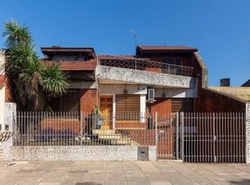 Casa · 160m² · 5 Ambientes · 2 Cocheras · Casa 5 Ambientes con Cochera Pileta y Quincho