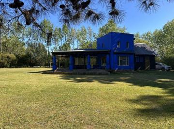 Quinta vacacional · 200m² · 4 Dormitorios · 2 Cocheras · Alquiler Casa Quinta Colonia de Chacras Rio Lujan