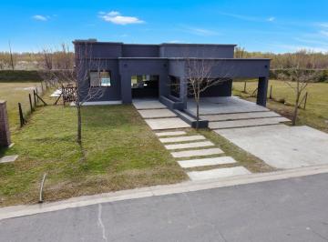 Casa · 141m² · 4 Ambientes · 2 Cocheras · Venta Casa a Estrenar 4 Amb. Orientacion Norte