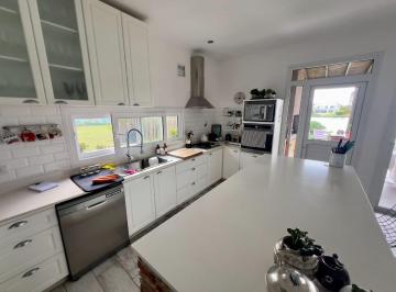 Casa · 266m² · 6 Ambientes · 2 Cocheras · Venta Casa 6 Ambientes Canton Norte a La Laguna