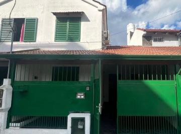 Casa · 61m² · 3 Ambientes · 1 Cochera · Casa en Venta La Plata 2 Dorm.
