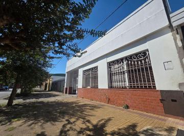 Casa · 170m² · 8 Ambientes · 2 Cocheras · Casa en Venta Los Hornos 4 Dorm.