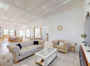 Casa · 150m² · 4 Ambientes · 4 Cocheras · Casa en Venta City Bell Barrio Cerrado