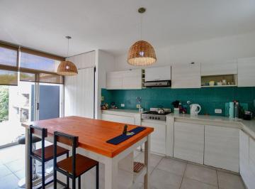 Casa · 140m² · 6 Ambientes · 2 Cocheras · Casa en Venta Gonnet 3 Dorm.