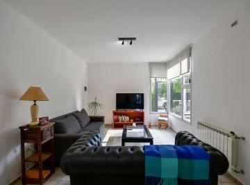 Casa · 140m² · 6 Ambientes · 2 Cocheras · Casa en Venta Gonnet 3 Dorm.