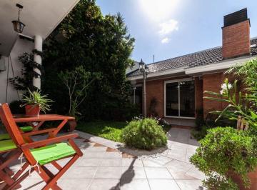Casa · 310m² · 5 Ambientes · 1 Cochera · Hermoso Chalet de 5 Amb. en Lanusita
