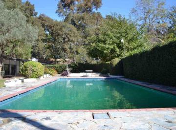 Quinta vacacional · 300m² · 4 Dormitorios · 2 Cocheras · Quinta en Venta Sobre Lote 10000 m² - Guernica
