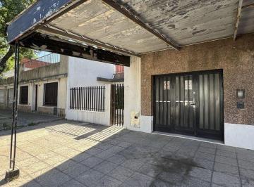 Casa · 148m² · 5 Ambientes · 1 Cochera · Casa en Venta. Bella Vista. Apta Credito