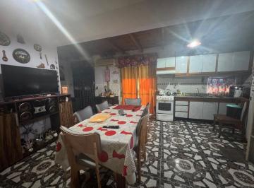 Casa · 195m² · 4 Ambientes · 1 Cochera · Casa en Venta Tres Dormtorios Cochera Dos Plantas