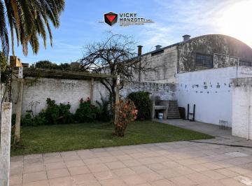 Casa · 110m² · 6 Ambientes · 1 Cochera · Casa 2 Dor. con Patio - Barrio Dean Funes