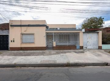Casa · 190m² · 5 Ambientes · 1 Cochera · Casa a Refaccionar + Depto de 2 Amb en Hurlingham
