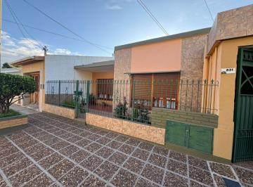 Casa · 222m² · 14 Ambientes · 1 Cochera · Dos Casas en Juncal 831