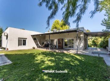 Casa · 100m² · 3 Ambientes · 1 Cochera · Hermosa Casa con Pileta