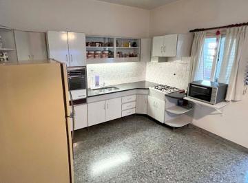 Casa · 200m² · 5 Ambientes · 3 Cocheras · Venta Casa 5 Ambientes, Deposito o Logistica