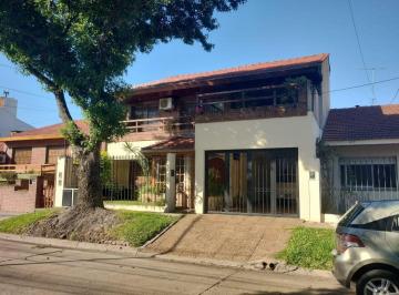 Casa · 328m² · 9 Ambientes · 2 Cocheras · Venta Casa Multifamiliar - Villa Adelina