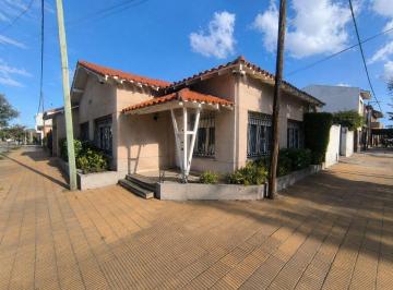 Casa · 182m² · 4 Ambientes · 2 Cocheras · Casa en Venta 4 Ambientes Quincho y Cochera