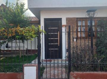 Casa · 80m² · 2 Ambientes · 2 Cocheras · Venta de Casa en Barro 17 de Octubre, Las Heras.
