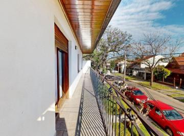 Casa · 200m² · 8 Ambientes · 1 Cochera · Casa 8 Ambientes en Venta en Burzaco