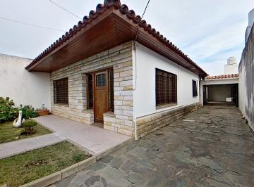 Casa · 143m² · 3 Ambientes · 2 Cocheras · Venta Casa 3 Amb Doble Cochera Patio