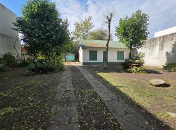 Casa · 100m² · 3 Ambientes · 1 Cochera · Venta Lote 700,m Ituzaingo Permuta