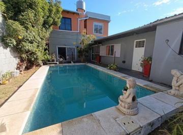 Casa · 200m² · 5 Ambientes · 3 Cocheras · Venta Casa Multifamiliar Piscina V. Ballester