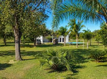 Quinta vacacional · 84m² · 2 Dormitorios · 8 Cocheras · En Venta Quinta 4.6 Ha con Canchas y Pileta.
