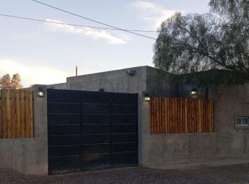 Casa · 175m² · 6 Ambientes · Propiedad con Dos Casas en Venta - Rodeo de La Cruz