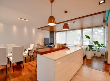 Casa · 286m² · 10 Ambientes · 2 Cocheras · Casa Venta La Plata Pileta 3 Dorm. Cochera