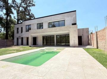 Casa · 400m² · 5 Ambientes · 1 Cochera · Casa en Venta La Reja 4 Habitaciones Pileta