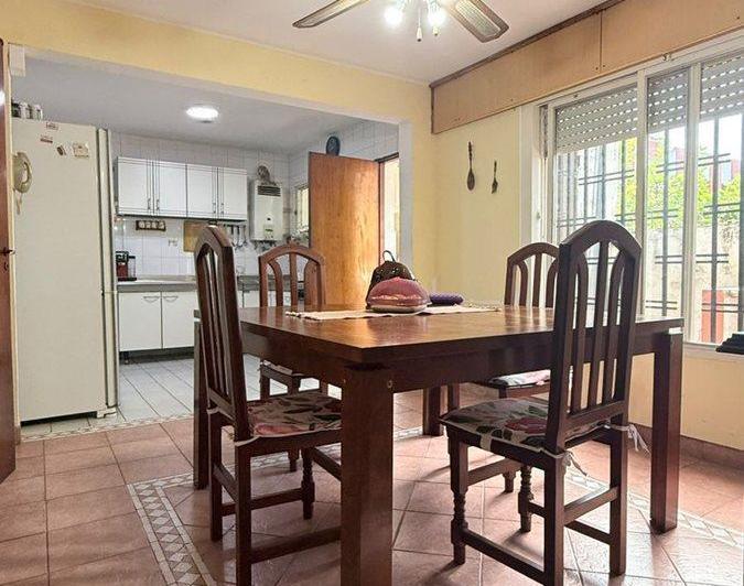 PH · 200m² · 6 Ambientes · 1 Cochera