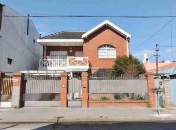 PH · 149m² · 4 Ambientes · 1 Cochera · Venta PH Tipo Casa 4 Ambiente Valentín Alsina.