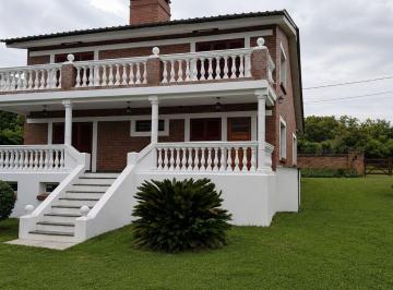 Casa · 202m² · 5 Ambientes · 1 Cochera · Venta Casa 3 Dorm con Pileta en Villa Los Aromos