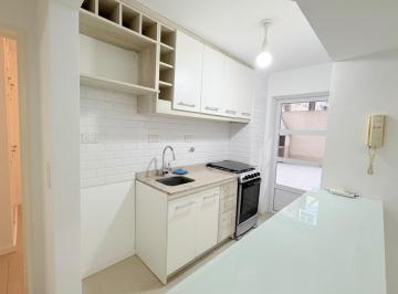 Departamento · 35m² · 2 Ambientes · Luminoso Dos Ambientes con Gran Patio y Parrilla en Excelente Ubicación