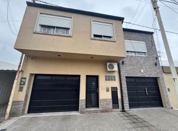 Casa · 281m² · 8 Ambientes · 2 Cocheras · Casa en Venta en Pergamino con Pileta