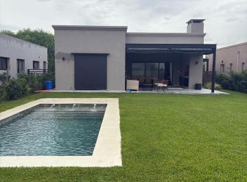 Casa · 137m² · 4 Ambientes · 2 Cocheras · Casa 4 Ambientes en Santa Elena, Pilar del Este.