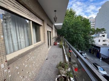 Departamento · 117m² · 4 Ambientes · 1 Cochera · Departamento 4 Ambientes con Balcón Al Frente a Refaccionar! - Villa del Parque