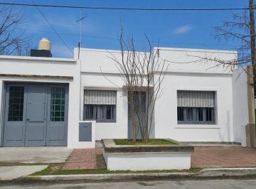 Casa · 120m² · 3 Ambientes · 1 Cochera · Casa en Venta Exelente Ubicación - Apta Banco