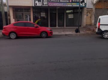 Local comercial · 60m² · Dos Salones Comunicados con Patio en Calle Belgrano Nº 1.813 - Nqn